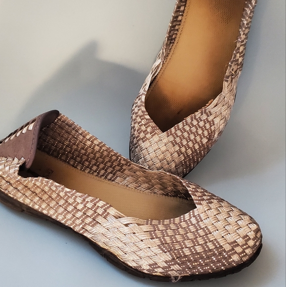 EUC Silver Metallic Mesh Stretchy Ballet Flat Sz 10 Very Comfortable - Picture 1 of 9